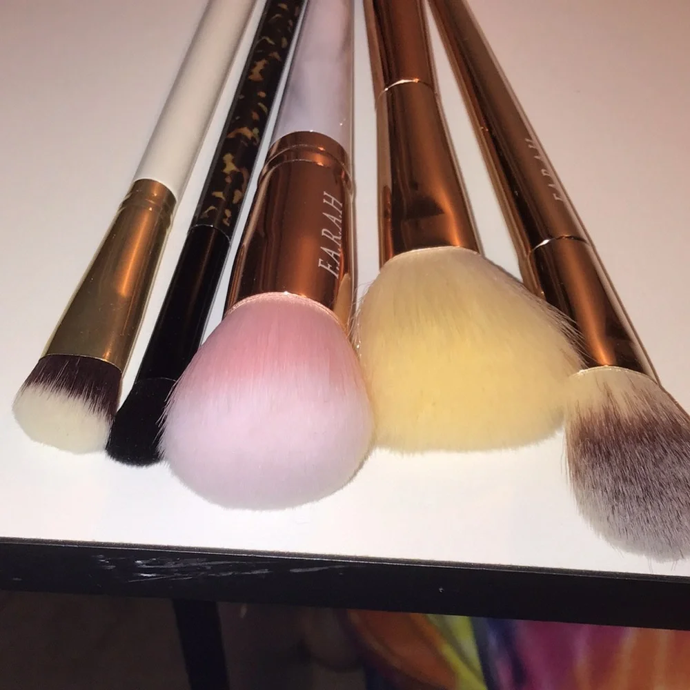 21 piece set of brand new makeup brushes